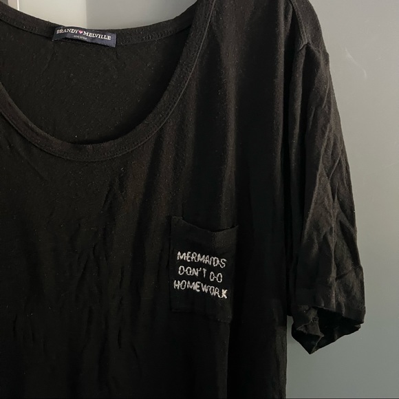 Black “mermaids don’t do homework” Tee-Shirt. - Picture 3 of 4